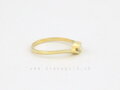 Elegantný zvlnený prsteň zo žltého zlata s jedným briliantom.