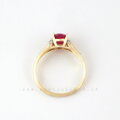 Dámsky rubínový prsteň zo žltého zlata s diamantmi
