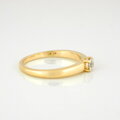 Zásnubný prsteň zo žltého zlata s jedným krásnym briliantom