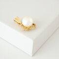 Sladkovodná prírodná perla zo žltého zlata so zirkónmi