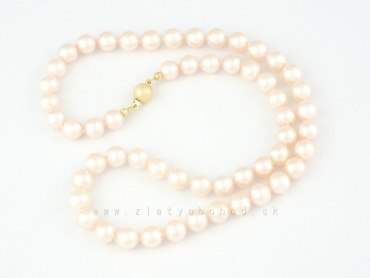 The beauty of Akoya sea pearls