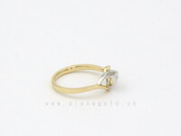Zlatý dvojfarebný prsteň s jedným briliantom vhodný aj ako zásnubný prsteň