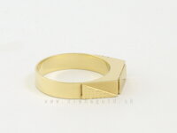 Pánsky prsteň s hranatým dizajnom s matným aj lesklým povrchom zo žltého zlata