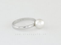 Prsteň z bieleho zlata s guľatou perlou, perla na prsteni je prírodná, sladkovodná