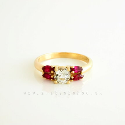 Zlatý prsteň s bielym topásom a rubínmi 22203620