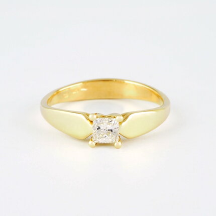 Zlatý prsteň s princess diamantom 224305/02
