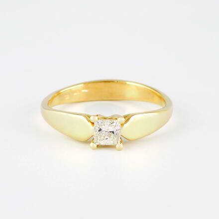 Zlatý prsteň s princess diamantom 224305/02